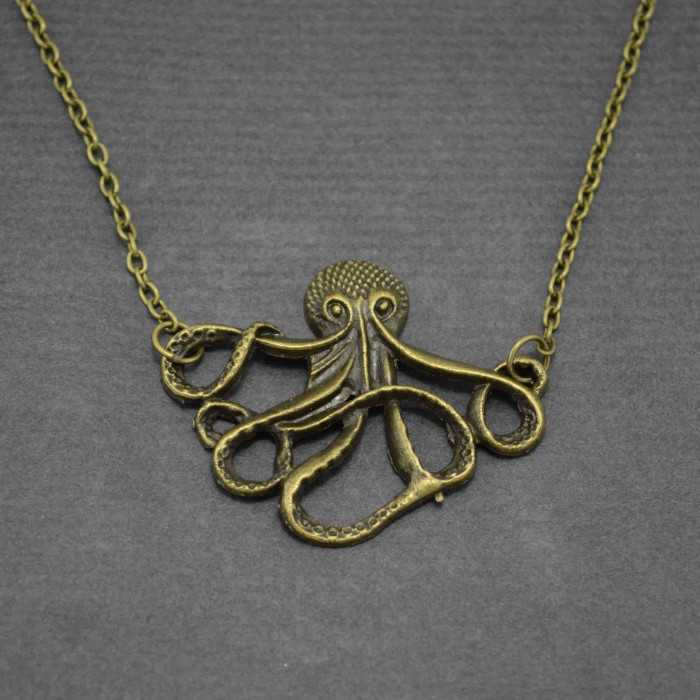 Sautoir "Octopus" en métal doré vieilli