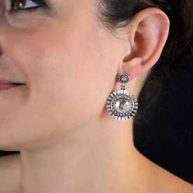 Boucles d'oreilles fantaisie "Crystal Shield" en métal argenté et strass