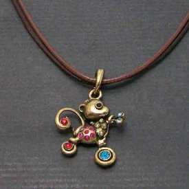 Collier "Monkey" en métal doré et strass" sur cordon | Les Bijoux de Camille, bijoux fantaisie pas cher