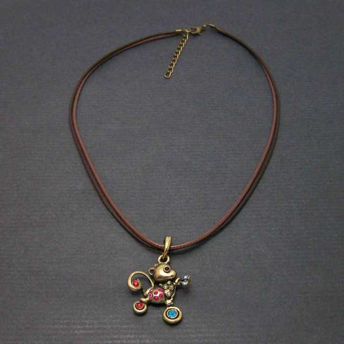 Collier "Monkey" en métal doré et strass" sur cordon | Les Bijoux de Camille, bijoux fantaisie pas cher