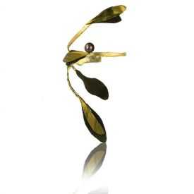 Bracelet "Opus 4 - Athéna" en métal doré vieilli, perle et tissu